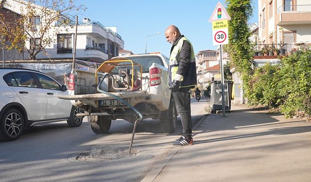 Kanalizasyonlarda Sıcak Sisleme Çalışmaları Sürüyor