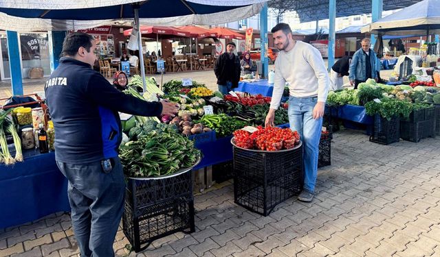 Çiftlikköy’de Zabıta, Pazaryeri Denetimlerini Sürdürüyor