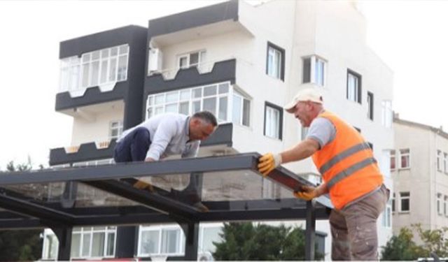 Çiftlikköy Belediyesi Durakları Yenilemeye Devam Ediyor