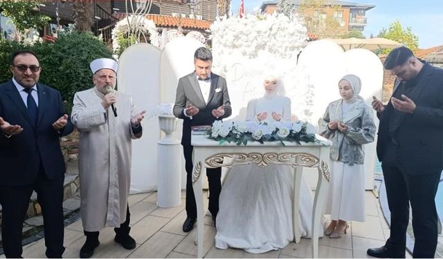Müftü Yılmaztürk Genç Çiftin Nikahını Kıydı