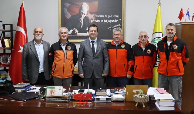 Yalova Mahalle Afet Gönüllülerinden Başkan Canbay’a Ziyaret