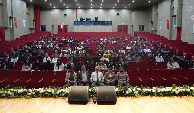 Üniversitede İŞKUR Gençlik Programı Kapsamında Öğrencilere Kapsamlı Eğitim