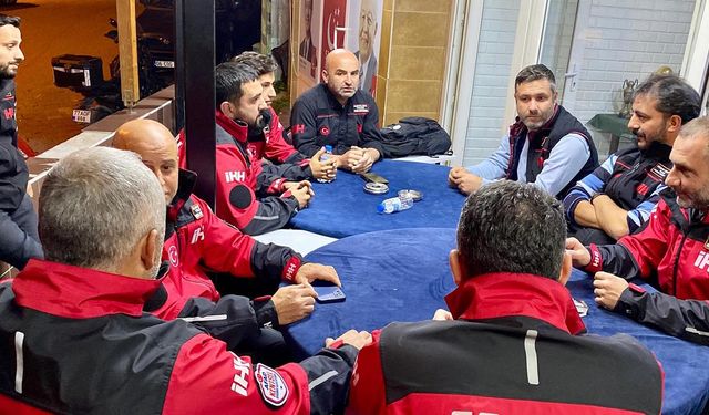 Yalova Arama Kurtarma Ekibi’nden Üvezpınar’da Ev Hanımlarına Afet Bilinci Eğitimi