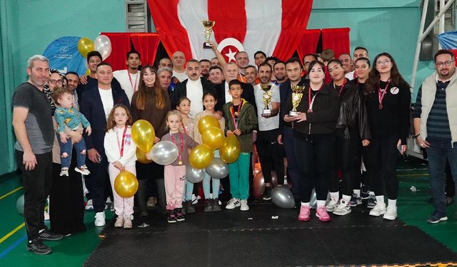 Armutlu MEM Şampiyon Oldu