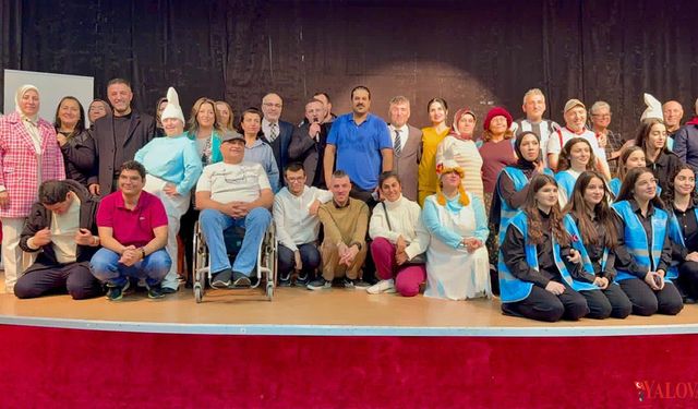 AK Parti Yalova’dan Engelsiz Sanata Destek: “Deli Deli Küpeli” Oyununa Yoğun İlgi