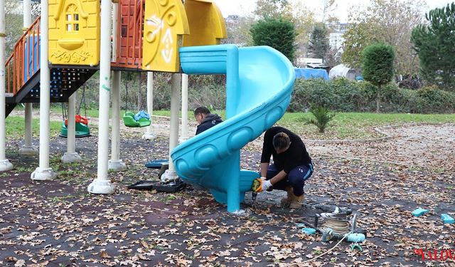 Çiftlikköy’de Çocuk Oyun Parkları Yenileniyor