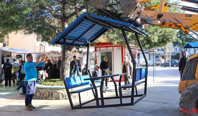 Çiftlikköy’de Kent Mobilyaları Yenileniyor