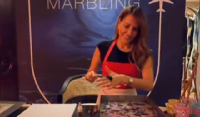 Yalovalı Sanatçı Suna Koçal, THY Lansmanında Ebru Sanatını Tanıttı