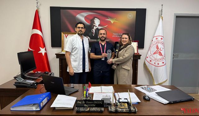 BİKAMDER’den Hayat Kurtaran Doktora Teşekkür Plaketi