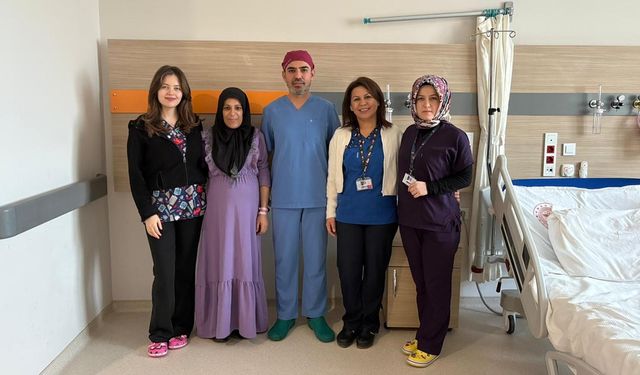 43 Yaşındaki Anne Yalova’da İkizlerini Normal Doğumla Dünyaya Getirdi