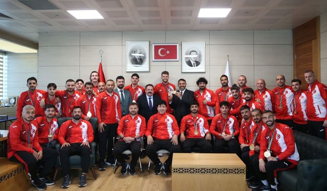 Milli Yıldızlarımız Yerlikaya’nın Konuğu Oldu