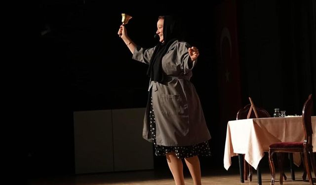 Yalova Sahnesinde Adile Naşit’in Hayatı Anlatıldı