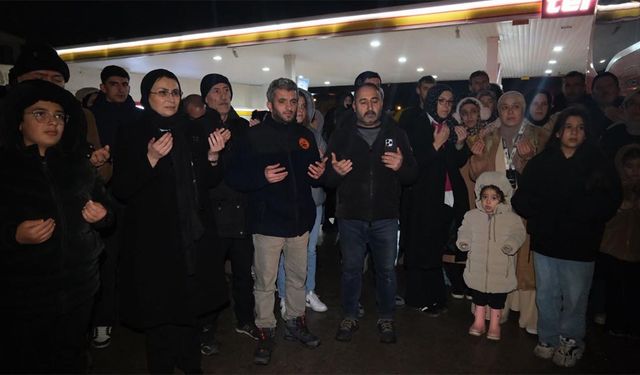 Altınova’dan Umre Yolcuları Dualarla Uğurlandı