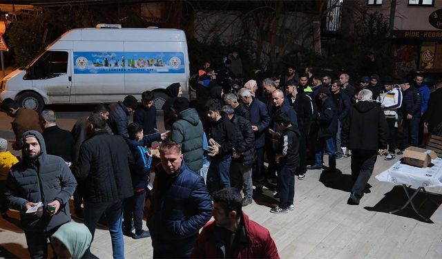 Altınova’da Camilerde Helva Dağıtıldı