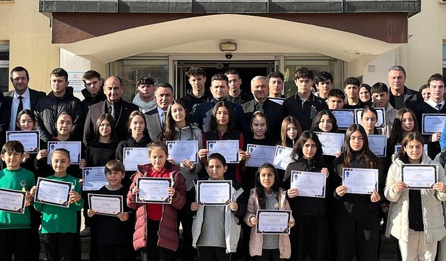 Altınova’nın Şampiyon Öğrencileri Ödüllendirildi