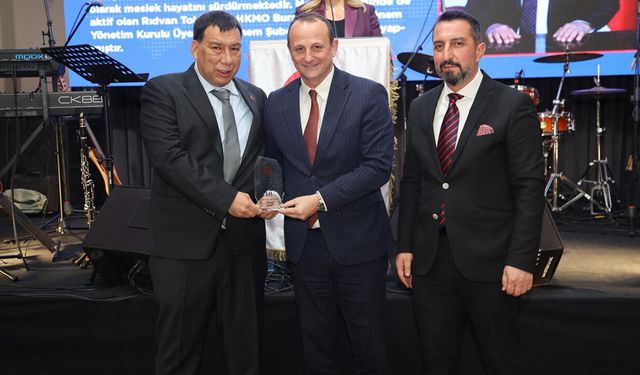 Başkan Yele Meslekte 25. Yıl Onur Plaketi’ni Aldı