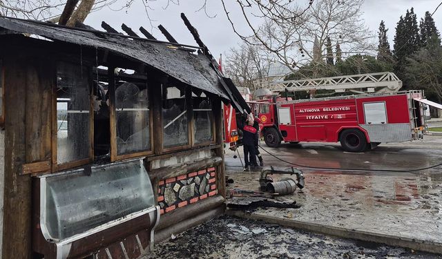 Bir Anda Alev Aldı: Hersek Mahallesi’nde Baraka Yandı