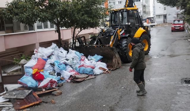 Çınarcık’ta Sokaklar Gece Gündüz Temizleniyor