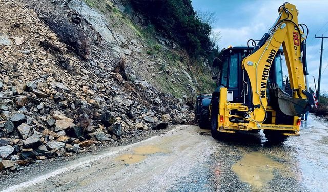 Esenköy–Armutlu Yolunda Heyelan