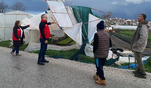 Fırtına ve Sağanak Yağış Seralara Zarar Verdi
