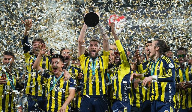 Fenerbahçe, Kupayı Kaldırdı