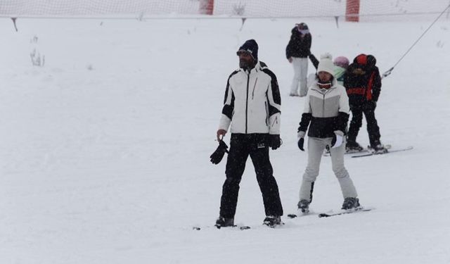 Uludağ'da Kar Kalınlığı 76 Santimetreye Ulaştı, Pistler Doldu Taştı