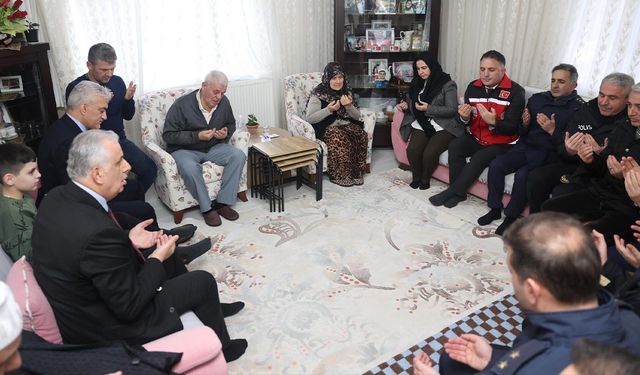 Vali Makas, Yalova’da Şehit Olan Polis Memurunun Ailesini Ziyaret Etti
