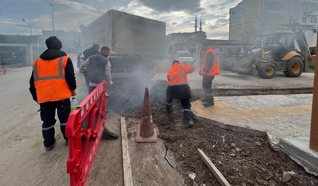 Altınova’da Yollar Onarılıyor