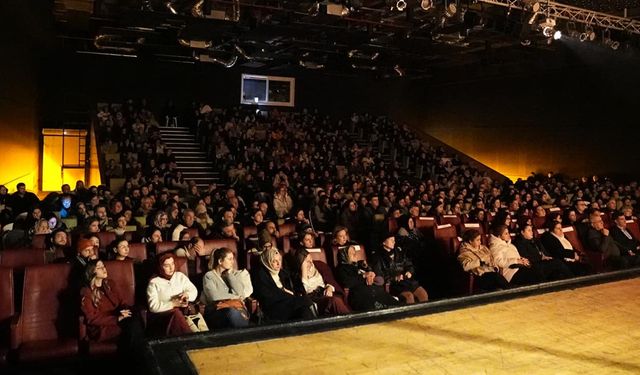 Adile Naşit’in Hüzünlü Hayat Hikâyesi Yalova’da Alkışlarla Sahnelendi