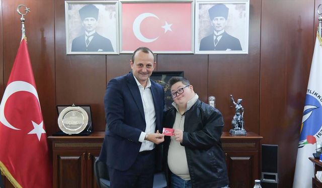 Başkan Yele, İlk Kartı Hamza’ya Verdi