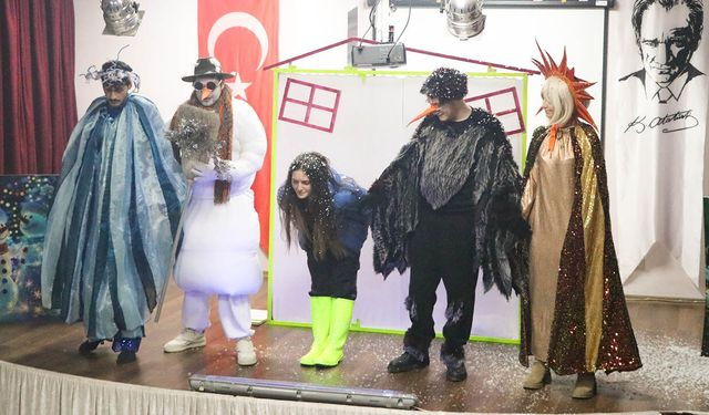 Çiftlikköy’de Çocuk Tiyatrosu Şöleni ‘Kardan Adam’la Sona Erdi