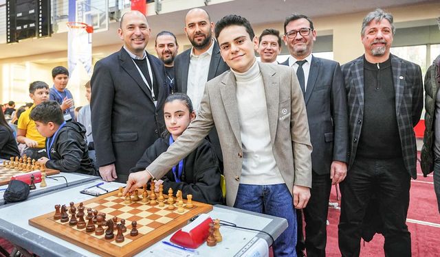 Erkan Şat, 35. Beyaz Fil Uluslararası Satranç Turnuvasının Açılışına Katıldı