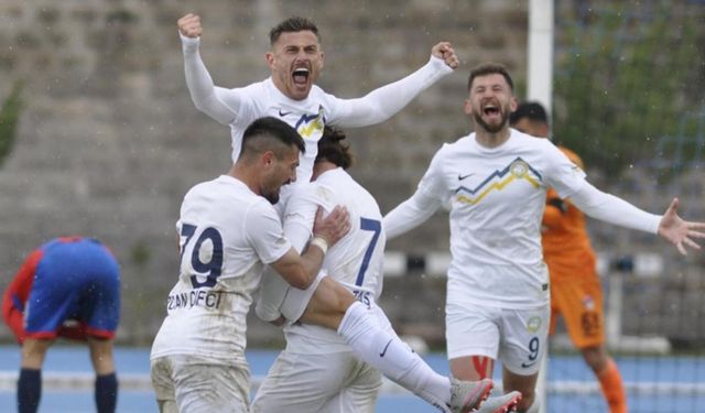 Gol Kralı Alperen Karamürsel’de