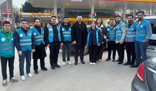 AK Parti Gençliği İftar Vaktinde Sahadaydı