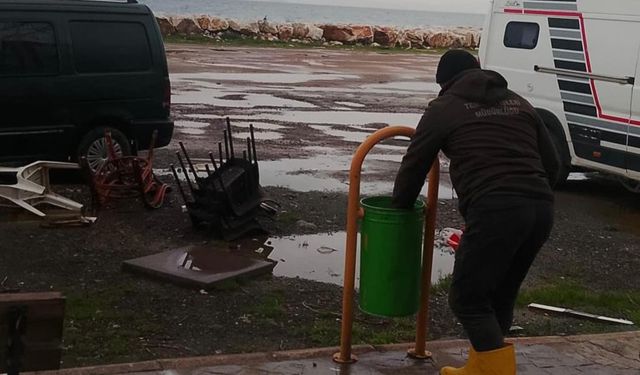 Çınarcık’ta Temizlik Mesaisi Gün Boyu Sürüyor