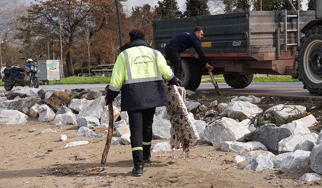 Doğu Sahil Bandı Kumsalında Kapsamlı Temizlik Çalışması