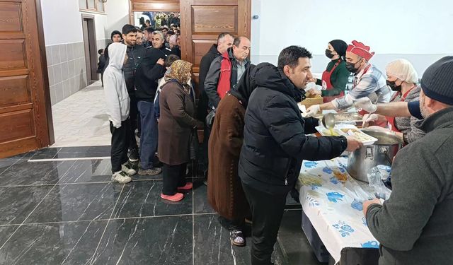 İl Müftüsü Yılmaztürk, Camide Vatandaşlarla İftar Açtı