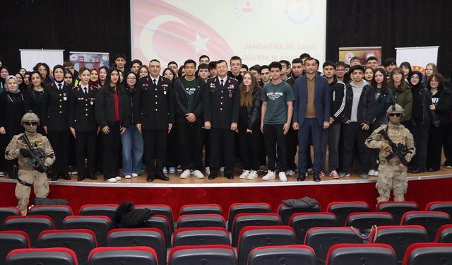 Jandarma ve Sahil Güvenlik Akademisi, Yalova’da kariyer fırsatlarını anlattı