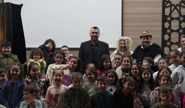 Kırmızı Başlıklı Kız Çocuklarla Buluştu