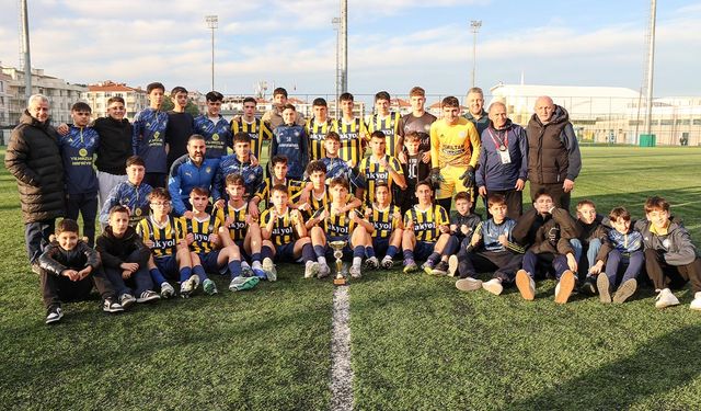 U16 Liginin Şampiyonu Acarspor Kupasına Kavuştu