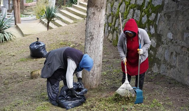Kadıköy’de Bayram Hazırlığı: Mezarlıklar Ziyarete Hazırlanıyor
