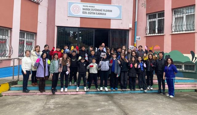 Renkli Çoraplarla Kalplere Dokundular