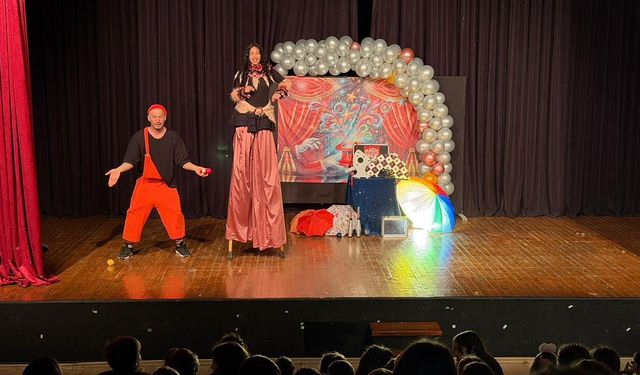 Mini Sirk Çocukları Eğlendirdi