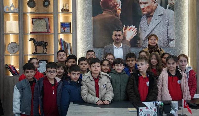 Kadıköy’de Minik Öğrencilerden Belediyeye Anlamlı Ziyaret