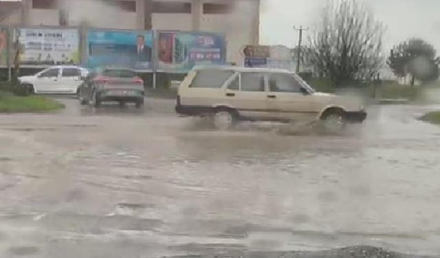 Yalova’da Altyapı Sağanağa Teslim: Trafik Felç