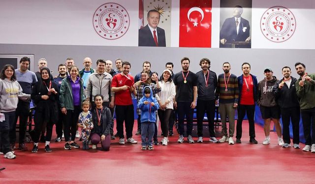 Sağlık Çalışanları Masa tenisinde Hünerlerini Sergiledi