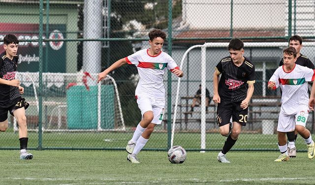Yalova FK, U14 ve U15 Gelişim Liglerindeki Maceralarını Tamamladı