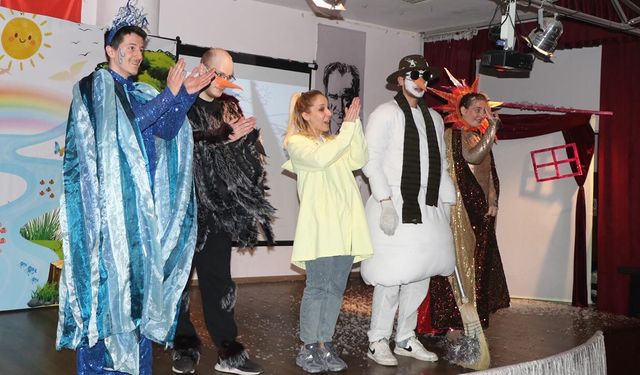 Çiftlikköylü Öğrenciler Çocuk Tiyatrosu Şöleniyle Eğlendi