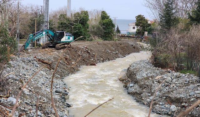 Esenköy’de Sel Önlemi: Çayla Deresi Temizleniyor