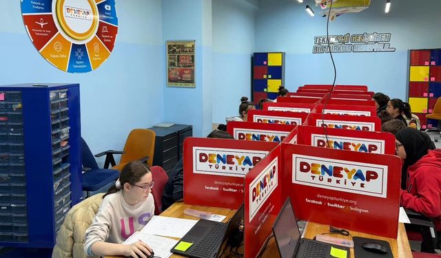 Gençler Geleceğin Teknolojisi İçin Ter Döküyor